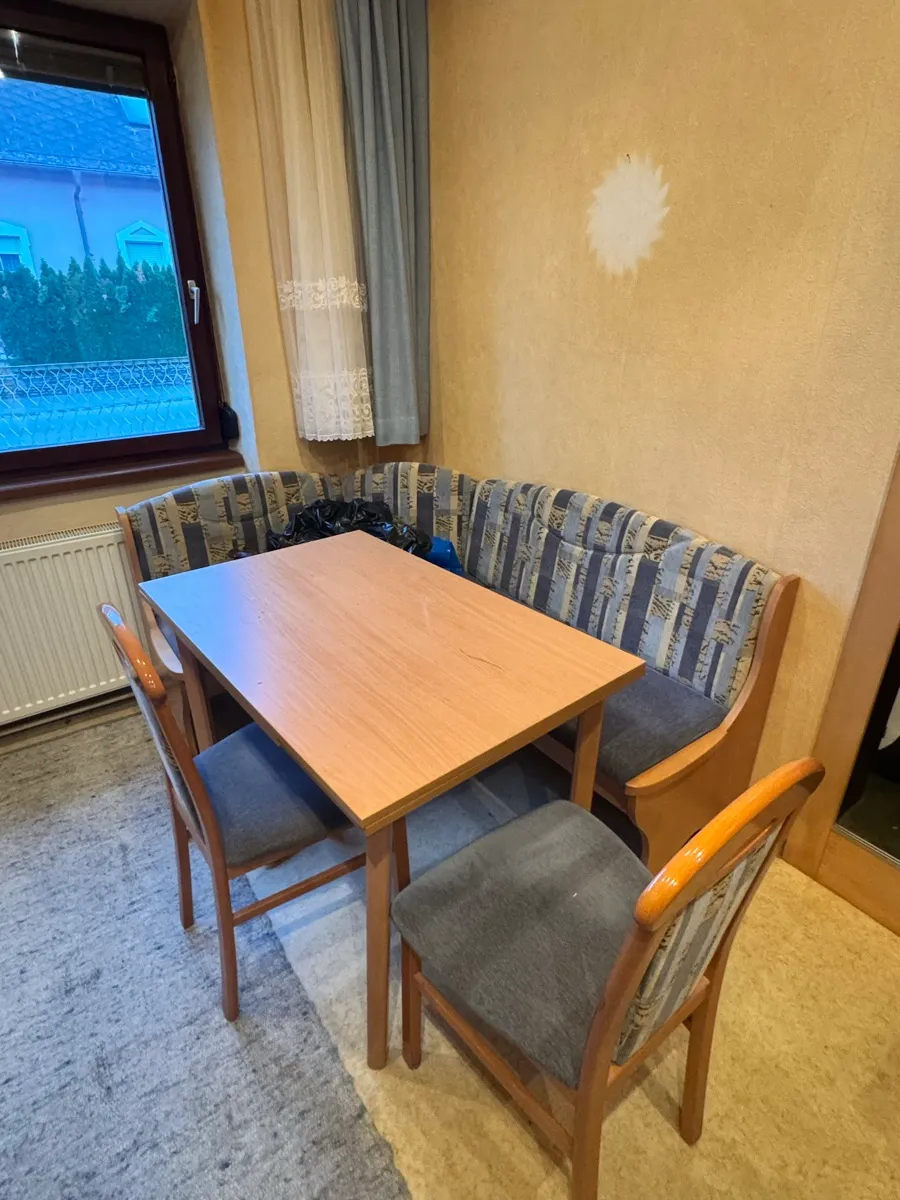 Eckbank mit ausziehbarem Tisch, € 120,- (2544 Leobersdorf)