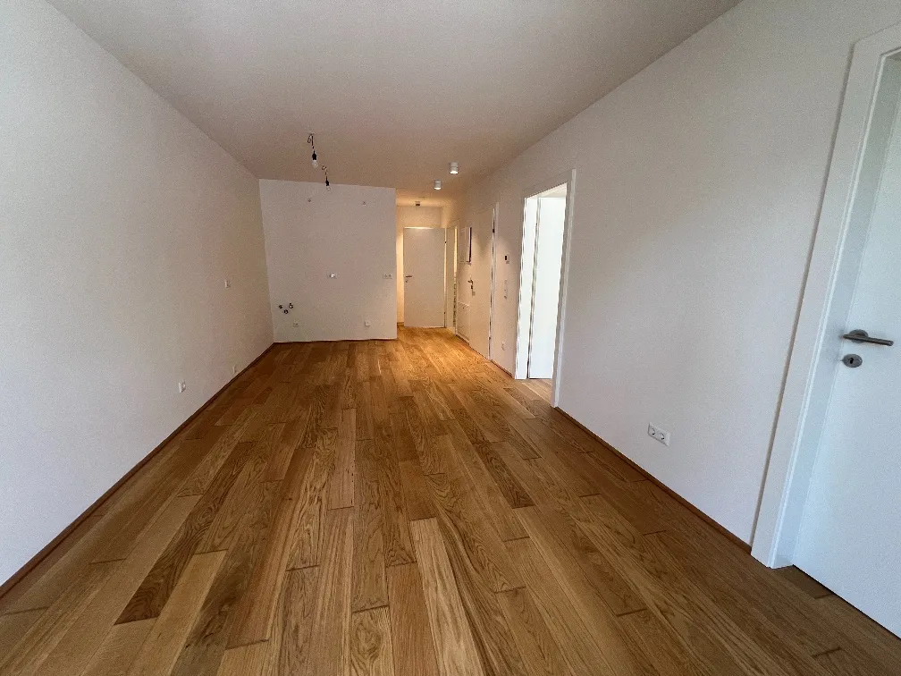 ERSTBEZUG MIT NEUER EINBAUKÜCHE & BALKON - MODERNES WOHNEN IM HERZEN DER HINTERBRÜHL – pohled 2
