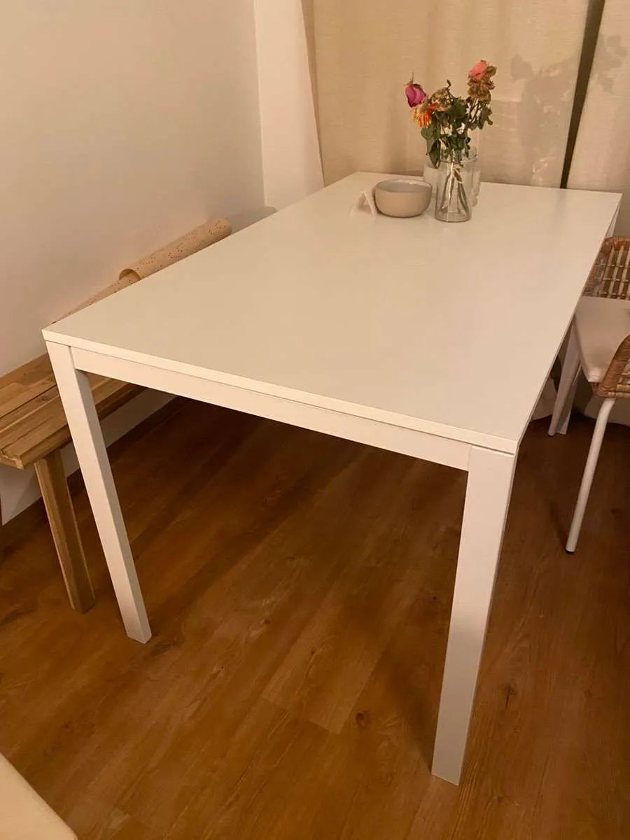 Esstisch weiß (Ikea Vihals), € 20,- (1120 Wien)