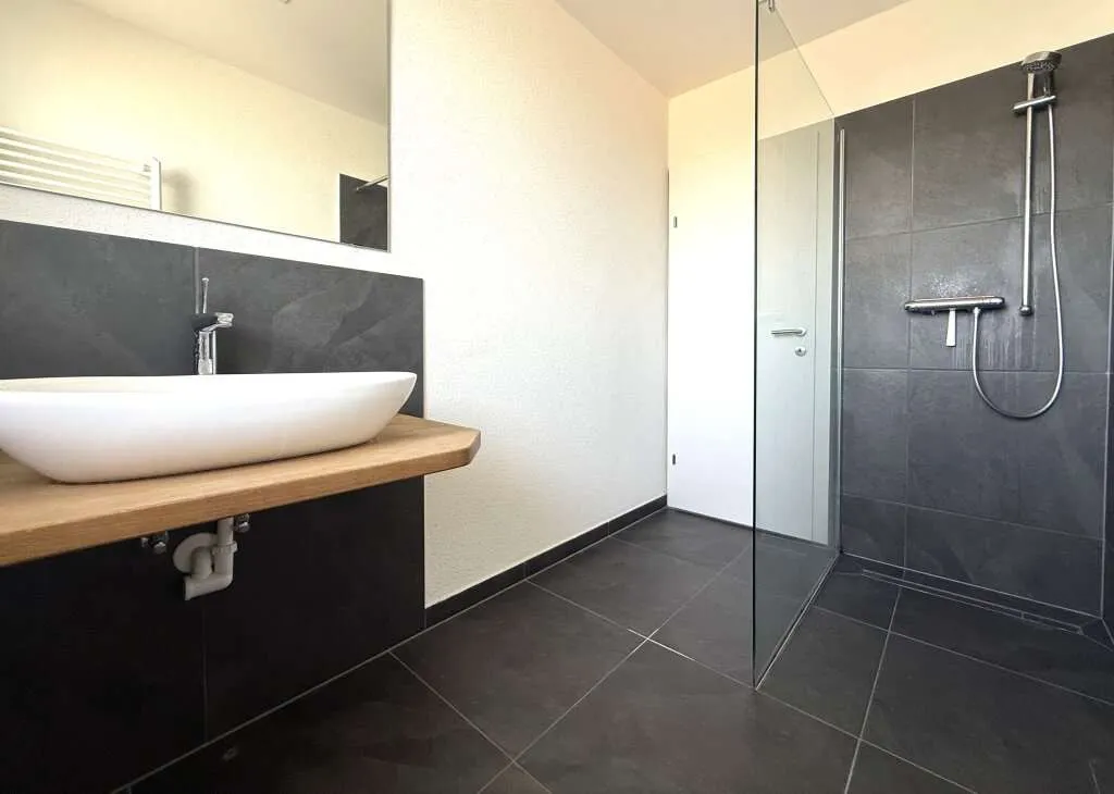 Traumhafte Aussicht trifft auf Toplage - 2 Zimmer Wohnung mit Loggia! - Ansicht 3