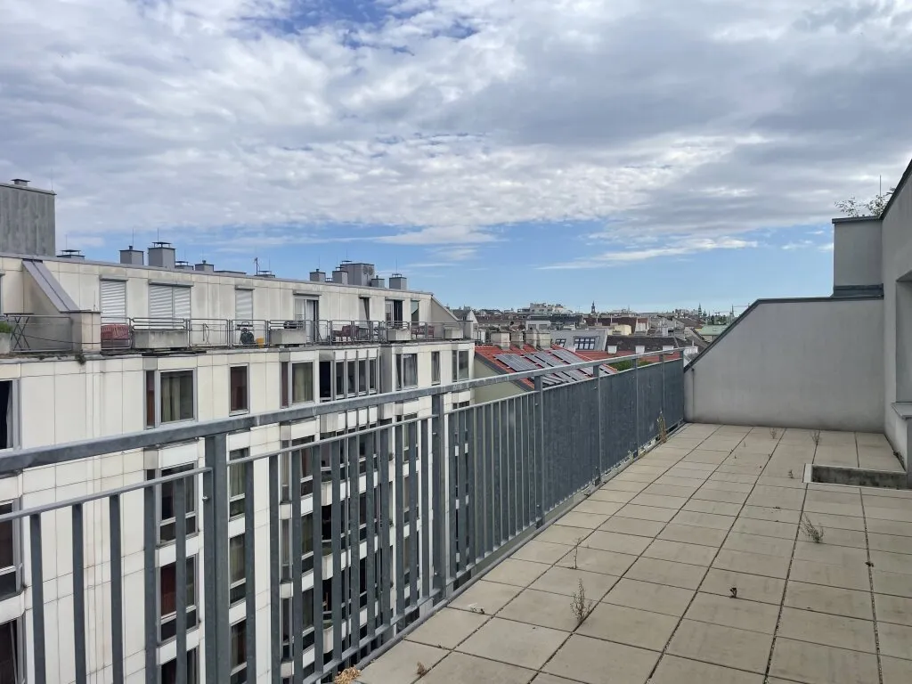 PROVISIONSFREI VOM EIGENTÜMER! AUSSERGWÖHNLICHE 4-ZIMMER-WOHNUNG MIT TERRASSE IN TOPLAGE IM 6. BEZIRK! – pohled 3