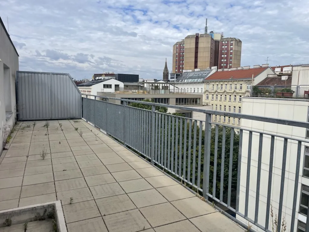 PROVISIONSFREI VOM EIGENTÜMER! AUSSERGWÖHNLICHE 4-ZIMMER-WOHNUNG MIT TERRASSE IN TOPLAGE IM 6. BEZIRK! – pohled 2