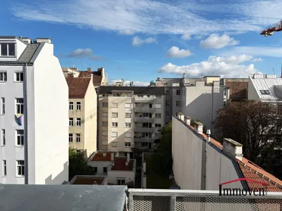 HOFSEITIG - Schöne 4-Zimmerdachgeschosswohnung mit Terrasse und Klimaanlage!