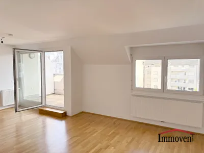 HOFSEITIG - Schöne 4-Zimmerdachgeschosswohnung mit Terrasse und Klimaanlage! – Bild 2