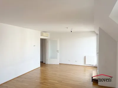 HOFSEITIG - Schöne 4-Zimmerdachgeschosswohnung mit Terrasse und Klimaanlage! – Bild 3