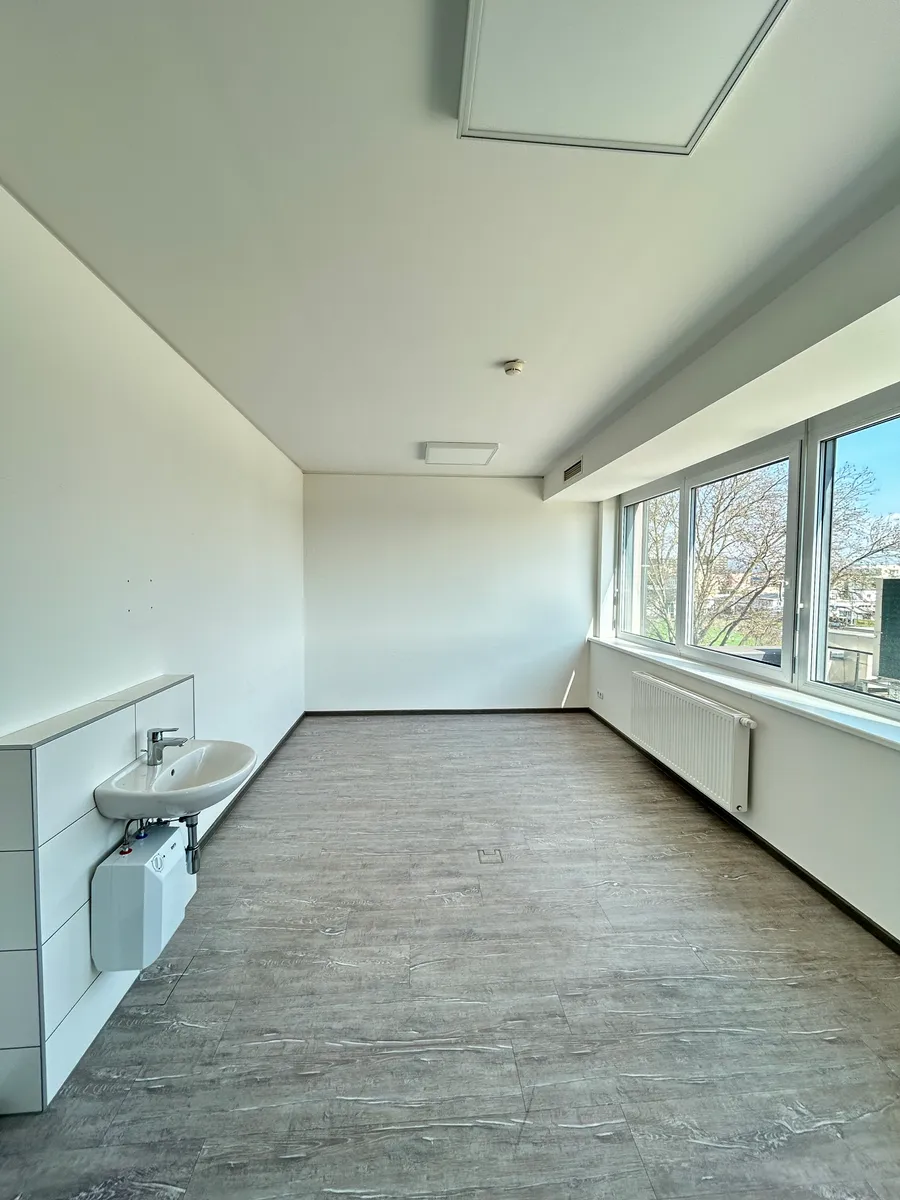 Provisionsfreie Bürofläche, zentrumsnah und tolle Aussicht / anpassbar - Ansicht 3
