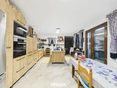 6-Zimmer-Gewerbeimmobilie kaufen in Bruck an der Leitha – 416 m², € 349.000 – Bild 1 von 32