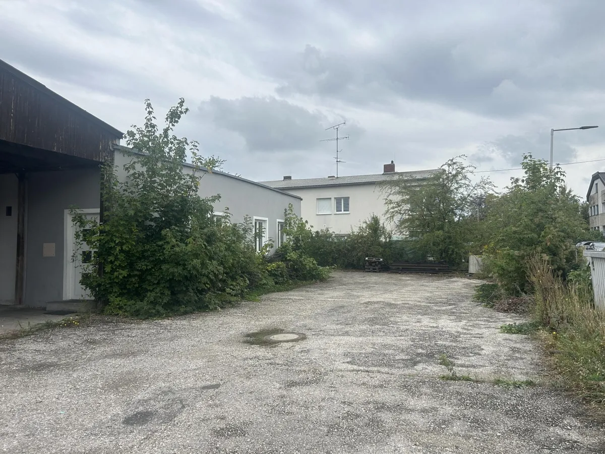 53 m² Büro, 157 m² Halle, 150m 2 überdacht und 114 m² nicht überdacht. OBJEKT 2 - Ansicht 2