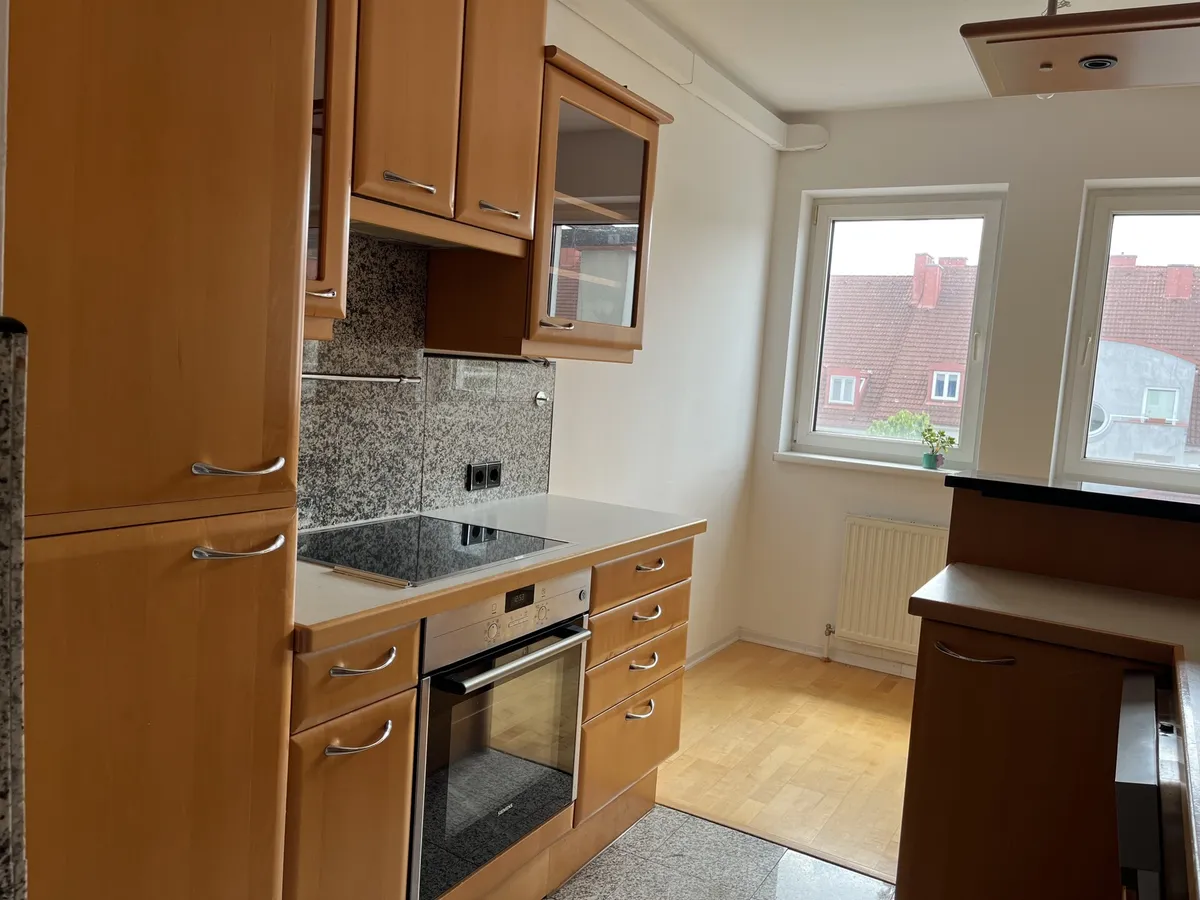 3 Zimmer mit Balkon inklusive Tiefgaragen-Stellplatz, Hoflage! – pohled 2