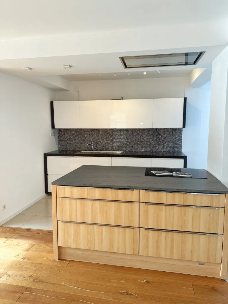 Modernes Einfamilienhaus in ruhiger Lage mit sonnigem Garten, Terrasse und hochwertiger Ausstattung - Ansicht 2