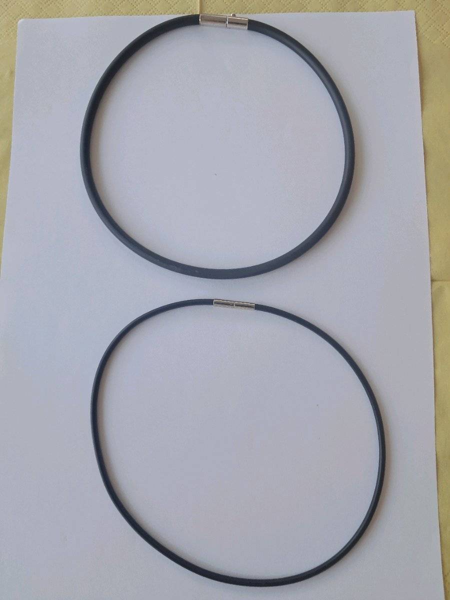 Kautschuk Halsband,  10,- (2103 Langenzersdorf) - willhaben