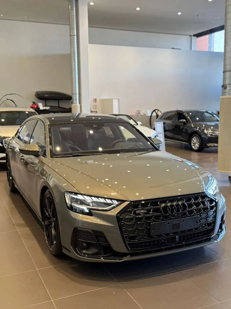 Audi A8 2025 photo 2