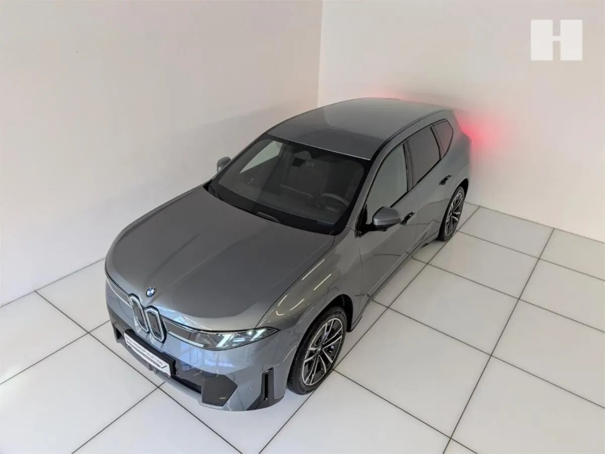 BMW Ix3 photo 2