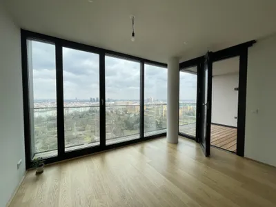 UNBEFRISTET: 2 Zimmer mit Loggia und vielen Extras im Haus
