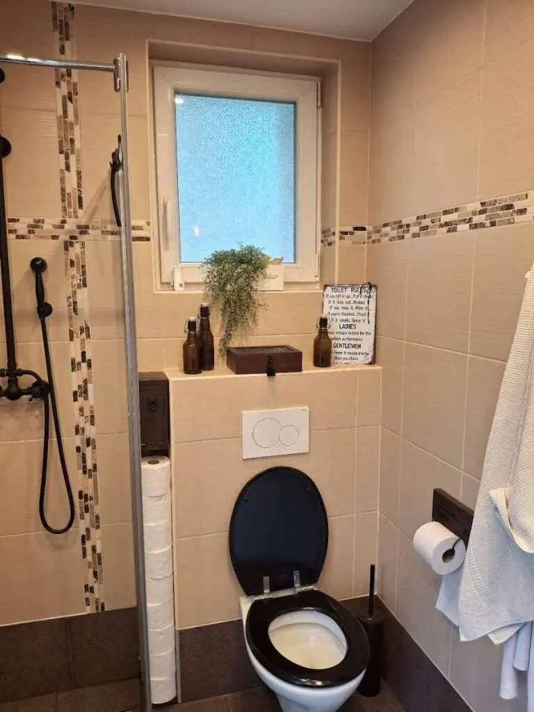 Wenn sie die Ruhe suchen gibt es hier ein kleines Schmuckstück auf Pachtgrund ! Ganzjähriger Wohnsitz möglich !! Jetzt auf 129.000.- gesenkt !!!! - Ansicht 3