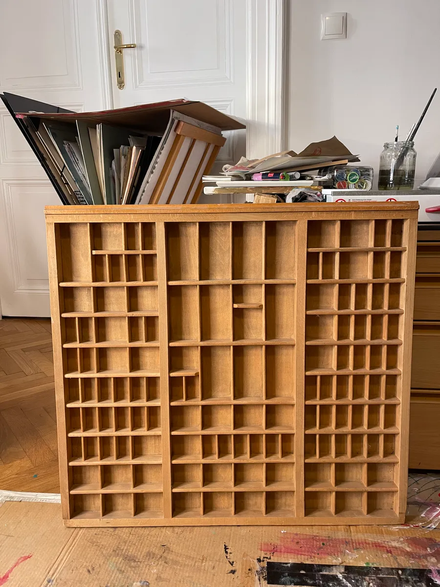 Setzkasten Holz 66x61 cm - Massiv - viele Fächer - Sammelvitrine / Deko-Regal, € 50,- (1080 Wien)