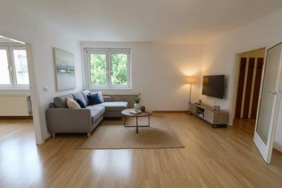 Schöne 2 Zimmer Wohnung mit Grünblick – Bild 2