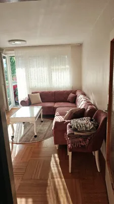 (reserviert) Direktvergabe: 3-Zimmer-Gemeindewohnung mit Balkon in 1200 Wien (Adalbert-Stifter-Straße 35). Die Wohnung ist 68 m² groß, kostet € 690, - Miete und bietet eine Küche. Möbelübernahme ist nach Vereinbarung möglich. Supermärkte, Schulen und die Busse 1