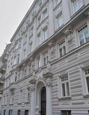 Erstbezug nach Generalsanierung ab 01.10.2026 - Exklusive Altbauresidenz mit 5 Zimmern, Balkon & hochwertiger Luxusausstattung