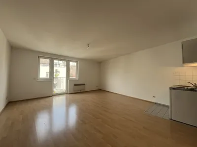 AUGASSE: HELLE 1-ZIMMER-WOHNUNG MIT BALKON