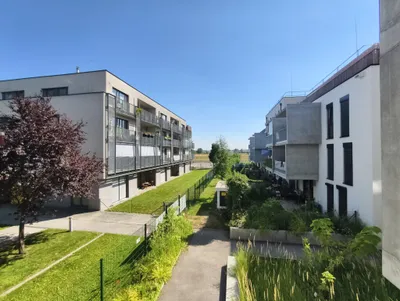 Freundlich & Geräumig - 4-Zimmer-Wohnung mit Loggia und Garage in 1220 Wien – Bild 3