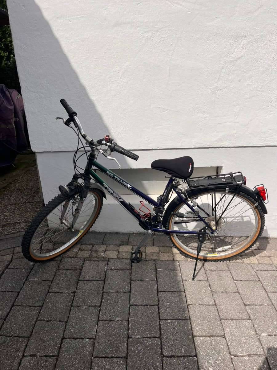 Trekking-/ Citybike 26 Zoll, kleines Damen-/ Herrenrad,  20,- (5201  Seekirchen am Wallersee) - willhaben