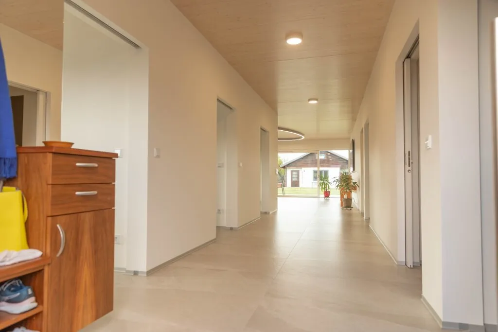 Moderner Bungalow auf großem Grundstück & Nebenhaus - Ansicht 2