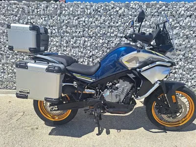CFMOTO 800 MT Touring mit Alukoffer & Topcase