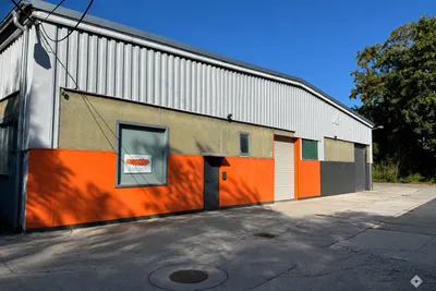 Gewerbeimmobilie mieten in Salzburg-Umgebung – 196 m², € 1.709 – Bild 2 von 7