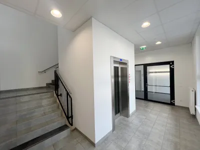 12-Zimmer-Gewerbeimmobilie mieten in Linz Land – 470 m², € 6.486 – Bild 8 von 10