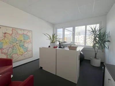 12-Zimmer-Gewerbeimmobilie mieten in Linz Land – 470 m², € 6.486 – Bild 6 von 10