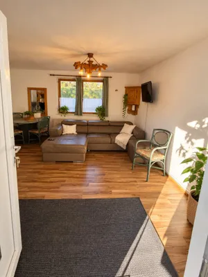 Wohnung mieten in Neunkirchen – 55 m², € 502 – Bild 2 von 6