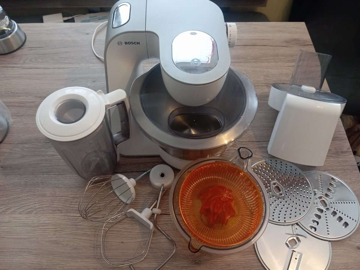 Bosch Küchenmaschine + Zusatz