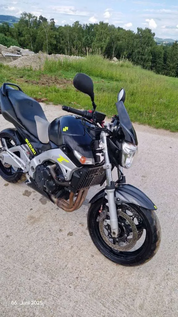Suzuki GSR