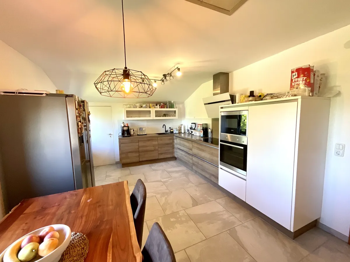 Geräumiges 2-Fam.-Haus in ruhiger Lage mit sonnigem Garten und Garage – pohled 2