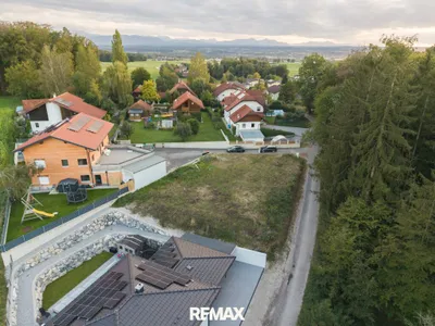 Grundstück kaufen in Braunau am Inn – 758 m²