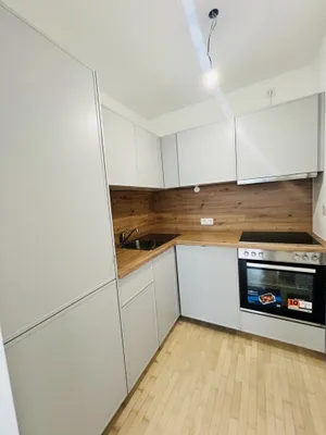 Charmante, frisch sanierte 1-Zimmer-Wohnung in ruhiger Innenhoflage inkl. Heizkosten – Bild 3