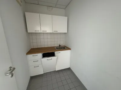 2-Zimmer-Gewerbeimmobilie mieten in Wels-Land – 107 m², € 1.525 – Bild 4 von 5