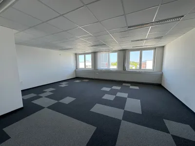 2-Zimmer-Gewerbeimmobilie mieten in Wels-Land – 107 m², € 1.525 – Bild 2 von 5