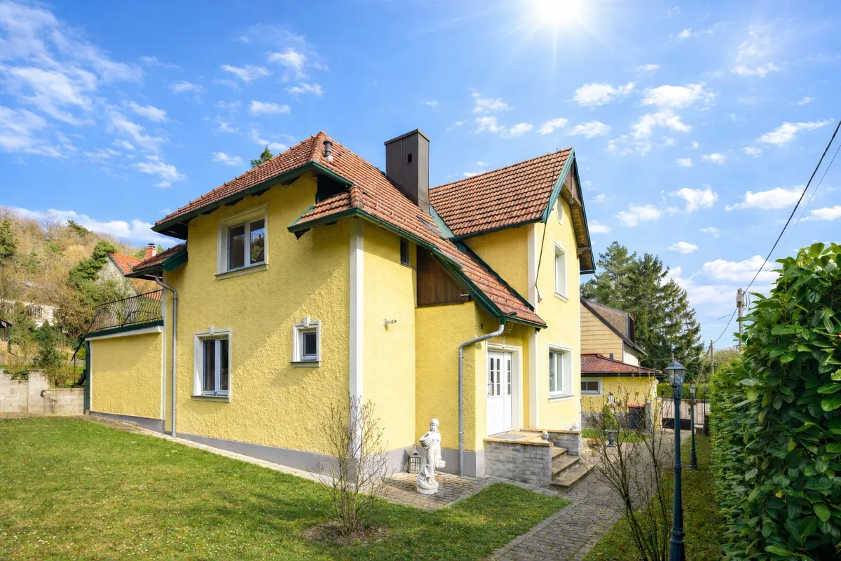 Wohnen mit Mehrwert - Charmantes Jahrhundertwendehaus auf großem, teilbarem Grundstück - Ansicht 2