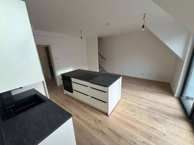 Hochwertig ausgestattet: 3,5-Zimmer-Maisonettewohnung mit Einbauküche, Balkon & Terrasse - 1220 Wien – Bild 3