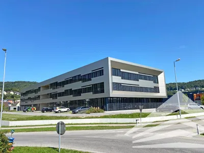 7-Zimmer-Gewerbeimmobilie mieten in Urfahr-Umgebung – 420 m², € 6.527