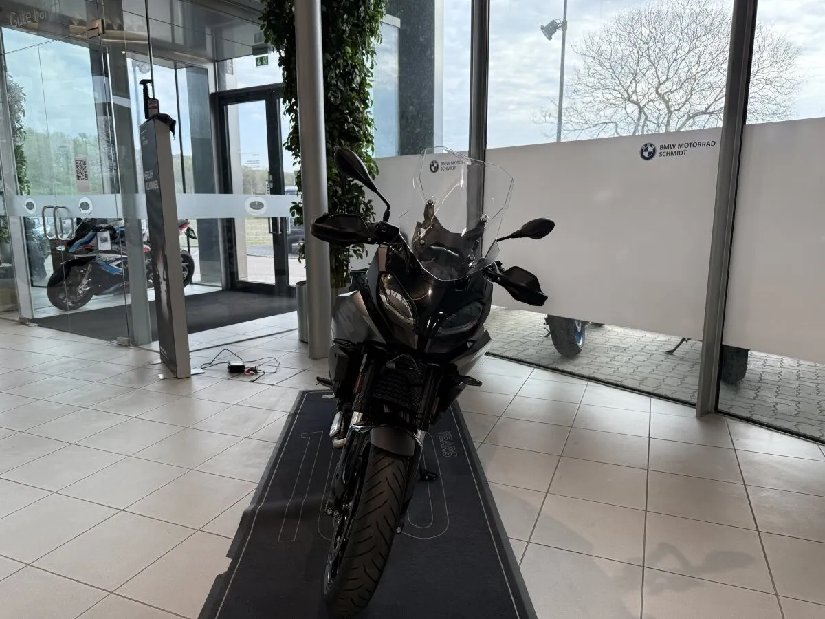 BMW F 900 XR