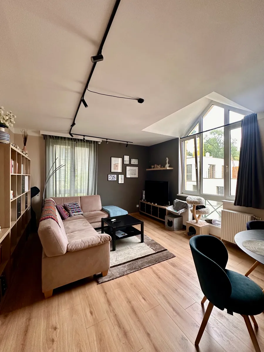 SmartReal: Moderne 3-Zimmer-DG-Wohnung mit Garagenplatz in bester Lage! - Widok 3