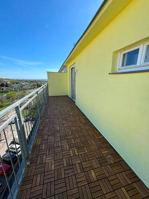 PROVISIONSFREI Charmante, helle Dachgeschosswohnung ohne Dachschrägen mit sonniger Terrasse