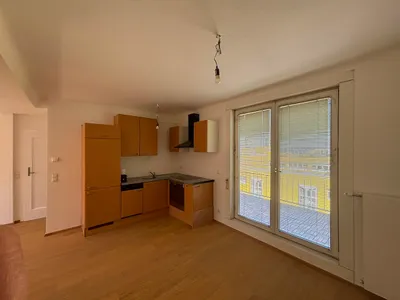 PROVISIONSFREI Charmante, helle Dachgeschosswohnung ohne Dachschrägen mit sonniger Terrasse – Bild 3