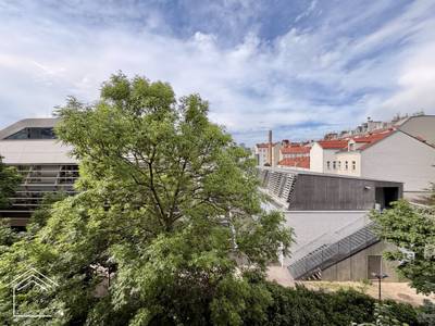 RUHEOASE IM ZENTRUM. GROSSZÜGIGE 3-ZIMMER-WOHNUNG MIT LOGGIA. NÄHE ROCHUSPLATZ – Bild 2