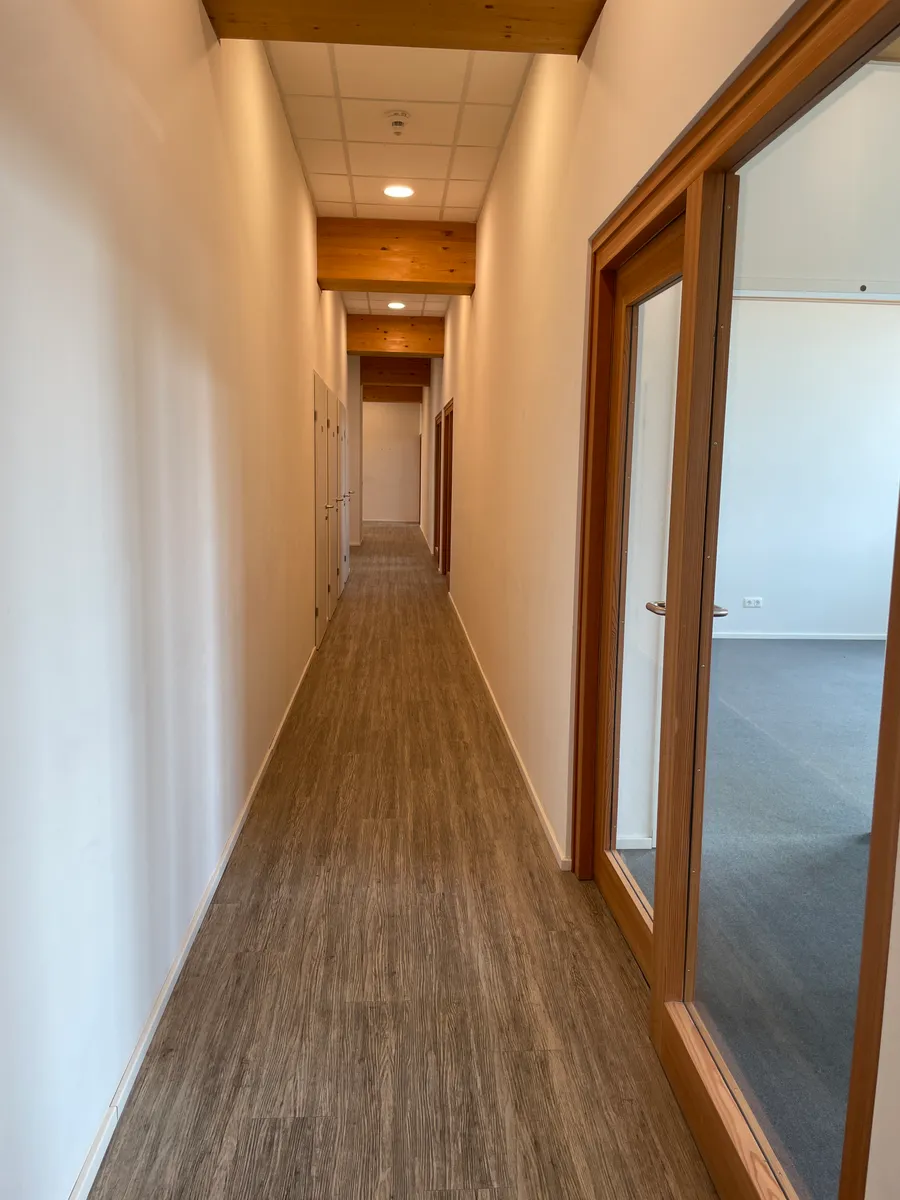 Moderne Büroräumlichkeiten mit 339 m² - Ansicht 2