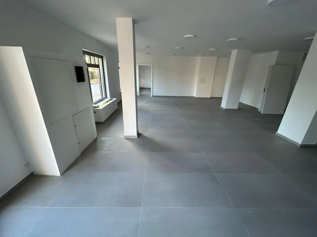 Provisionsfrei - Modernes, helles Geschäftslokal im Zentrum von Oberwaltersdorf zu vermieten - Ansicht 2