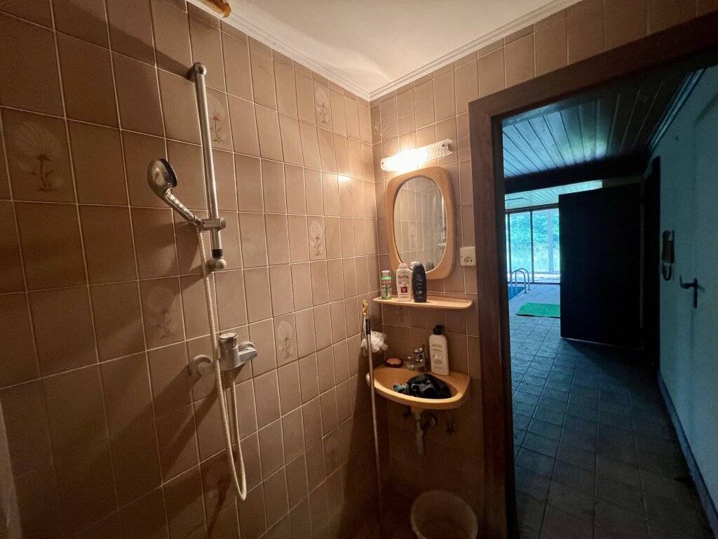 GROSSZÜGIGE DOPPELHAUSHÄLFTE MIT WEINGARTENBLICK und PRAXIS/ORDI/BÜRO/ATELIER-MÖGLICHKEIT – pohled 3